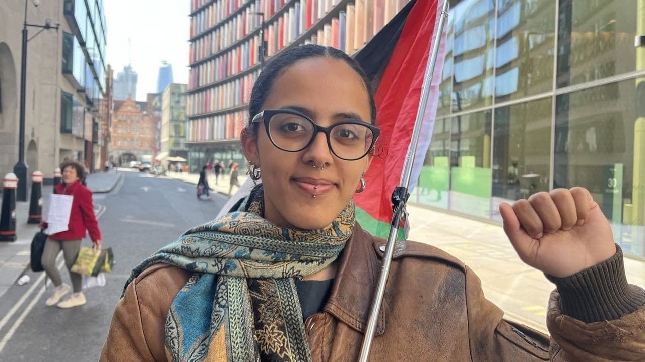فلسطين أمام القضاء البريطاني: قضية طالبة تشعل جدلاً سياسياً واسعاً