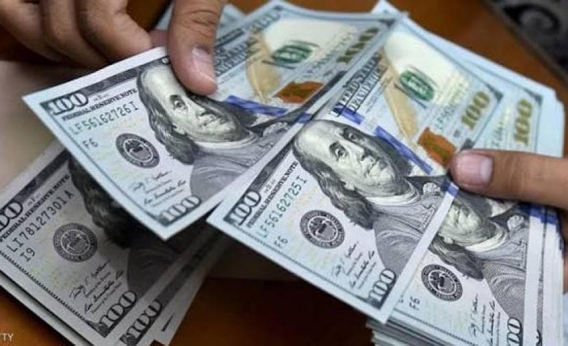 الدولار يتجه لأكبر أداء شهري منذ عام