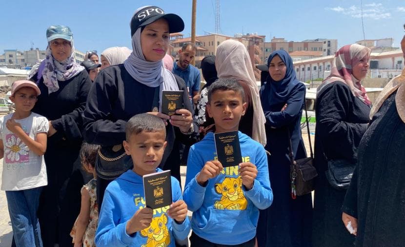 الزوجات العالقات.. انتظار مرهق يؤرق الأمهات وأطفالهن