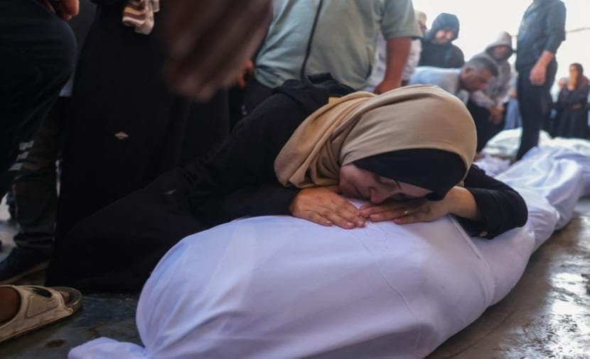 استشهاد طفل وإصابات بقصف إسرائيلي لخيمة بمواصي خانيونس