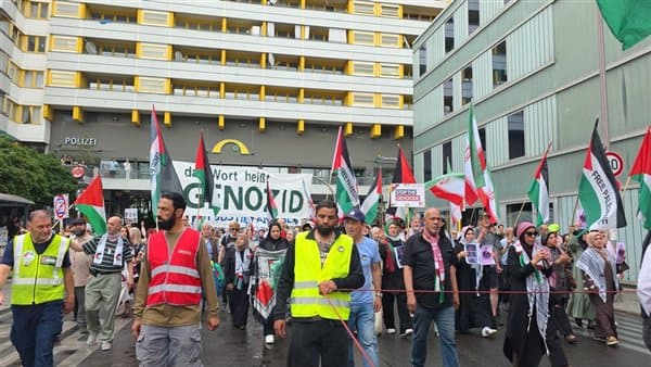مظاهرة حاشدة في برلين تطالب بوقف الحرب على غزة ورفع الحصار ودعم فلسطين