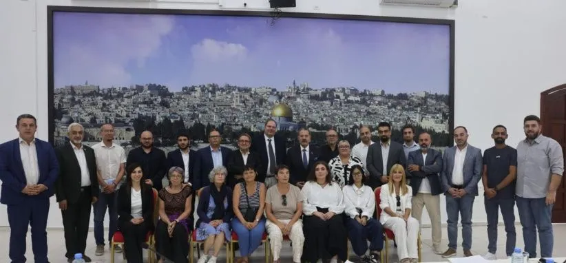 ياسر عباس يبحث مع وفد من الحزب الشيوعي الفرنسي تعزيز التضامن والدعم لفلسطين