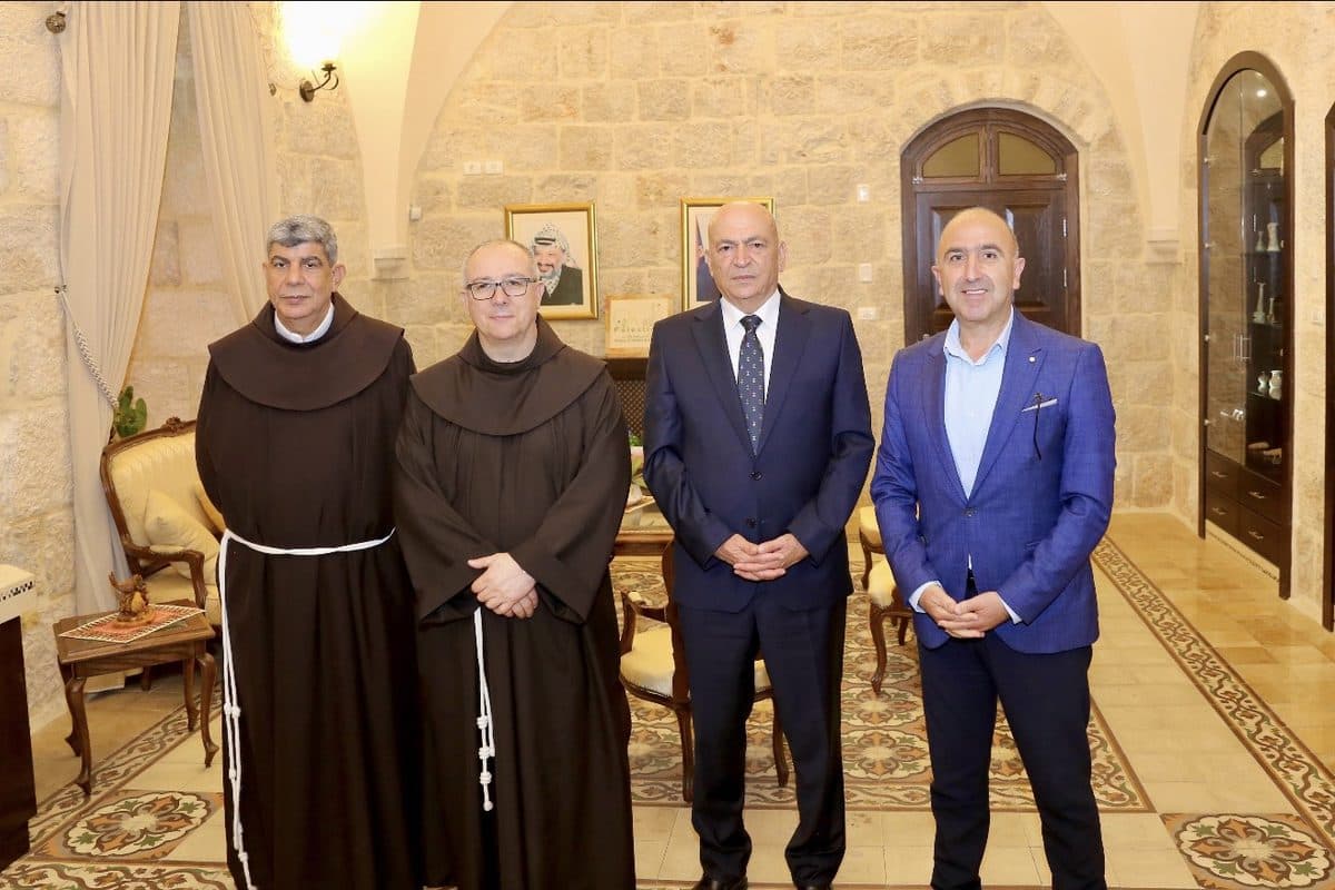 وزير السياحة وحارس الأراضي المقدسة يبحثان إعادة تنشيط السياحة الوافدة إلى فلسطين
