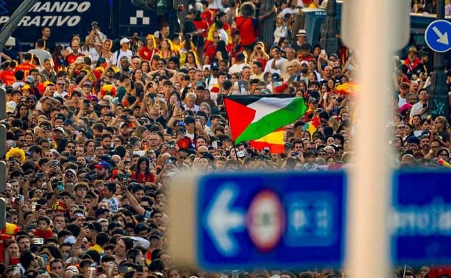 كأس العالم 2026.. علم فلسطين يزين احتفالات إسبانيا باللقب
