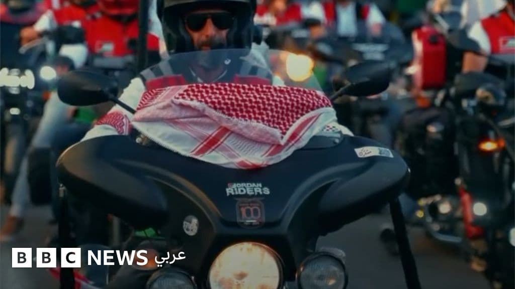 دراجون فلسطينيون يحتفلون بالعرب في المونديال