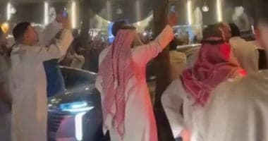 مصر فرحت قلوب العرب.. الأشقاء يشاركون المصريين فرحة فوز المنتخب..يؤكدون:فخر لكل العرب.. احتفالات تعم شوارع الخليج.. برج خليفة يتزين بالعلم المصرى..قادة عرب وكتاب يهنئون مصر.. ومظاهرة فى حب مصر على مواقع التواصل