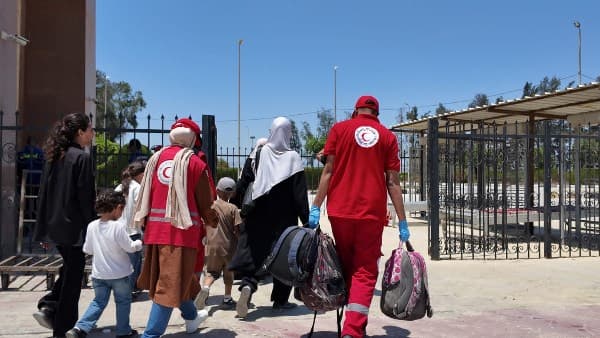 الهلال الأحمر يستقبل ويودع الدفعة 59 من مصابي فلسطين