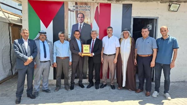 وفد من الإدارة العامة للمعاهد الأزهرية في فلسطين يزور مقر اللجنة المصرية بغزة