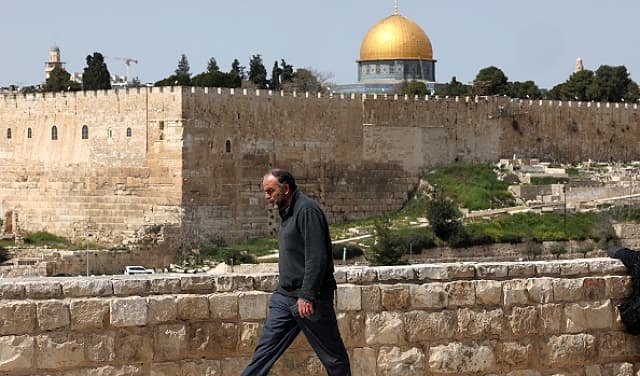 علماء فلسطين: الاحتلال ينتقل إلى مرحلة جديدة من الحرب على شعائر الإسلام ومقدساته