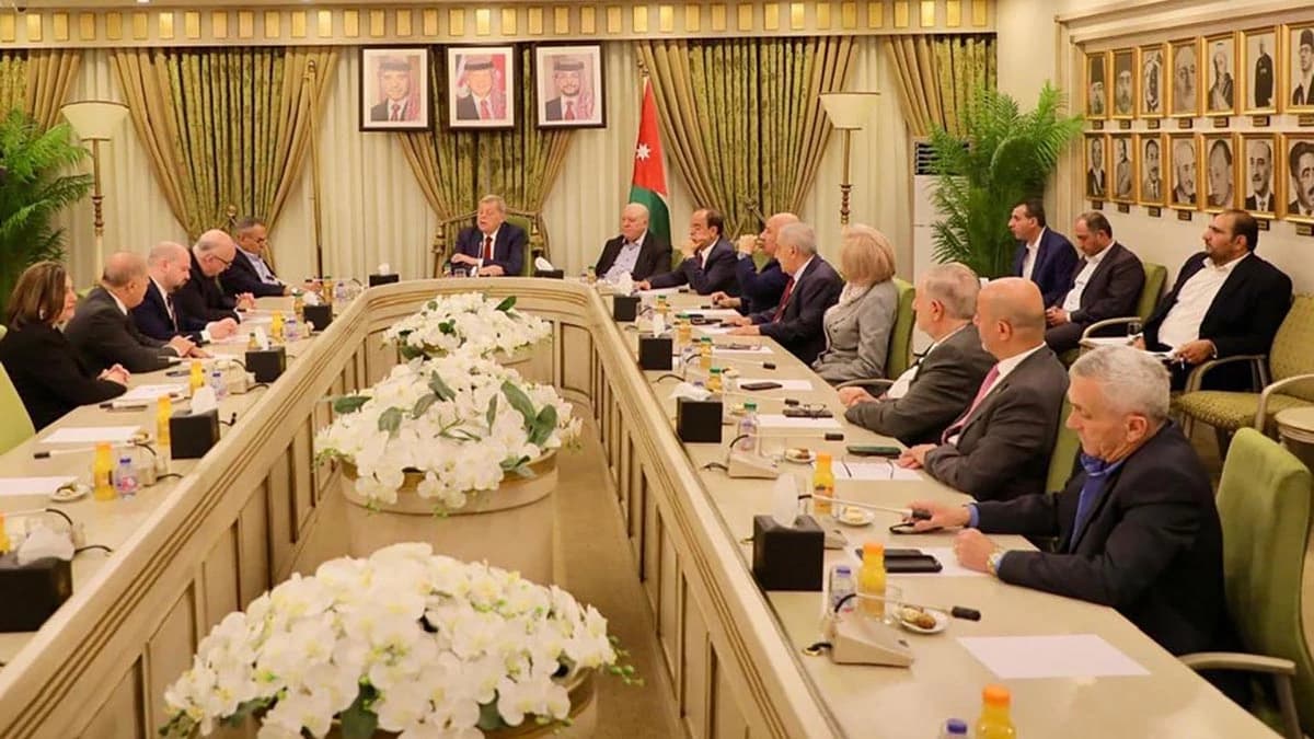 لجنة فلسطين في "الأعيان" تلتقي السفير الروسي