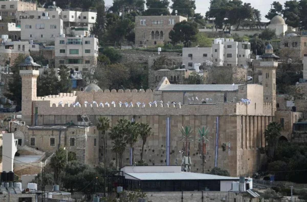 إسرائيل تنتزع إدارة الحرم الإبراهيمي.. وفلسطين تدين انتهاك «اتفاق الخليل»