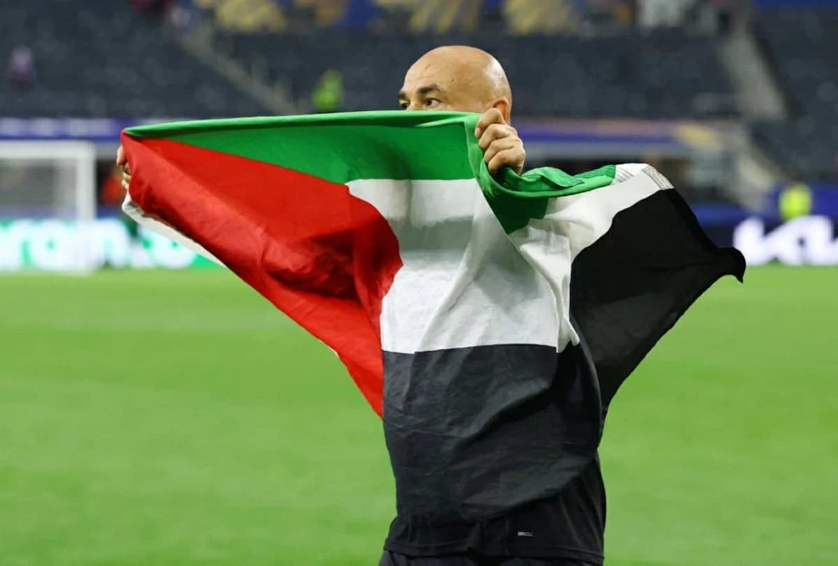 فيفا يحسم الجدل بشأن إيقاف حسام حسن بعد احتفاله بعلم فلسطين