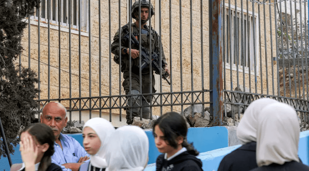 تدمير مدارس غزة وحصار تعليم الضفة: انتهاكات مستمرة تهدد مستقبل أجيال فلسطين