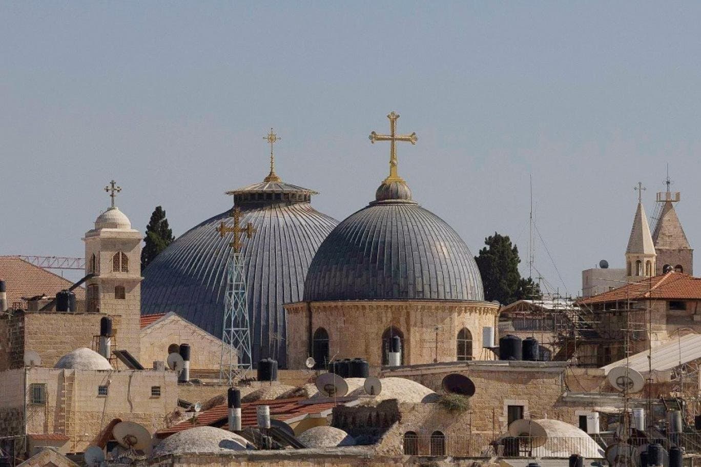 محافظ القدس يحذر من تداعيات فرض الضرائب على الكنائس ويؤكد: مساس بالوضع التاريخي والقانوني للمدينة