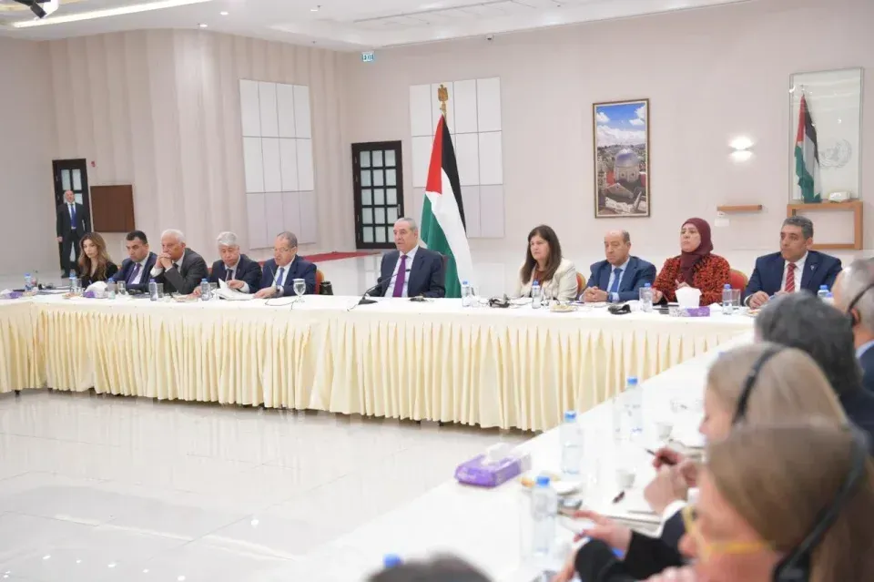الشيخ يُطلع سفراء وممثلين دوليين على مستجدات فلسطين